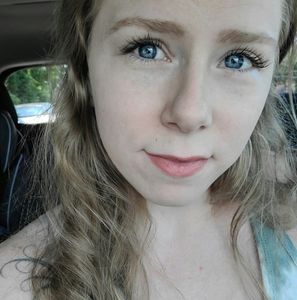 Meet your Posher, Adrienne